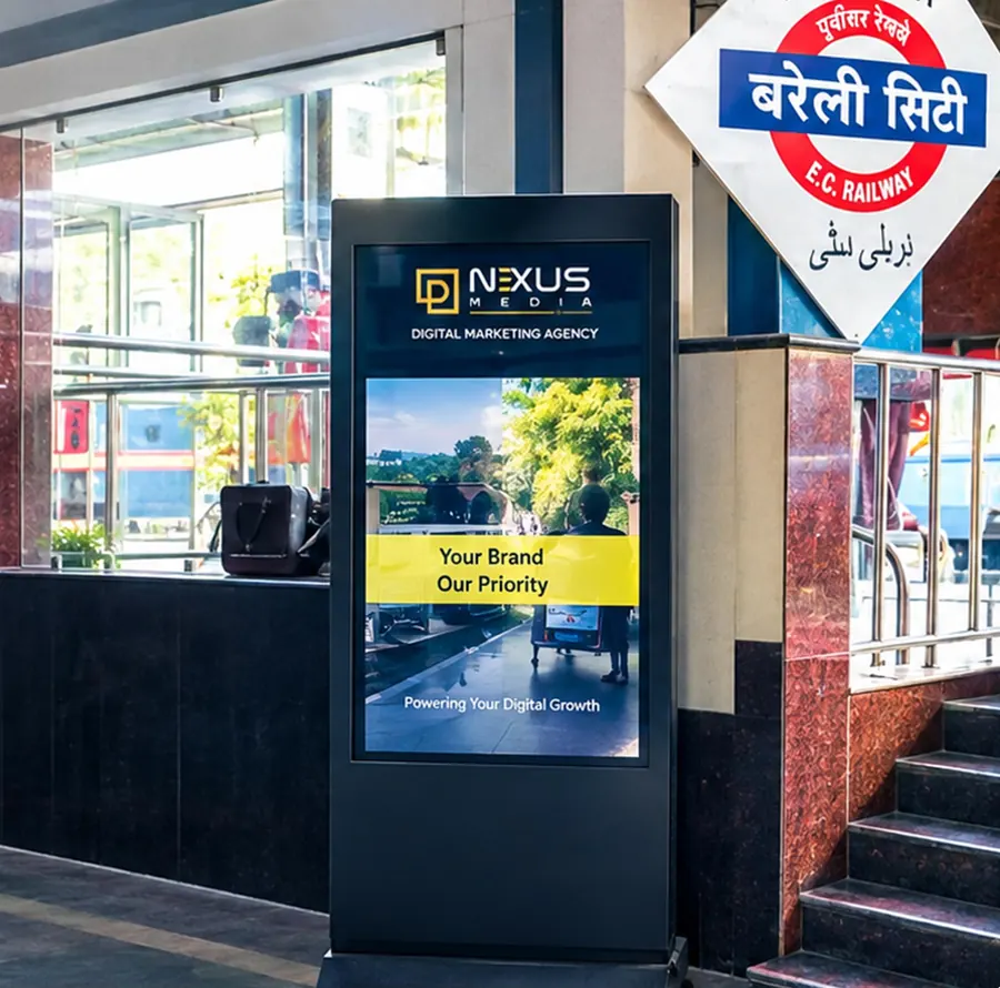 Admission season, QR to CRM — DNexus digital signage